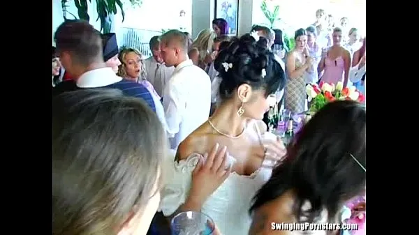 Posnetki pogona HD Wedding whores are fucking in public