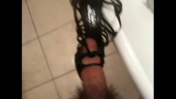 HD Cumming on my roommate shoes 05-drevklip