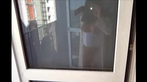 Klip berkendara topless on the balcony HD