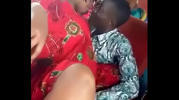 HD Woman fingered and felt up in Ugandan bus-enhetsklipp
