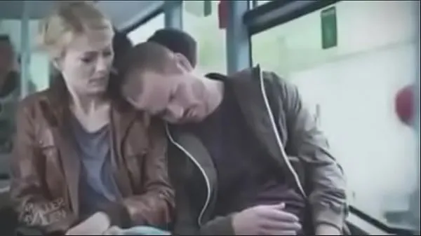 HD blonde m. by fake sleeper on bus schijfclips