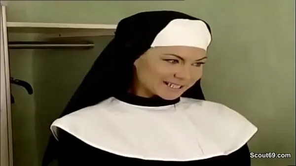 HD Prister fucks convent student in the ass-drevklip