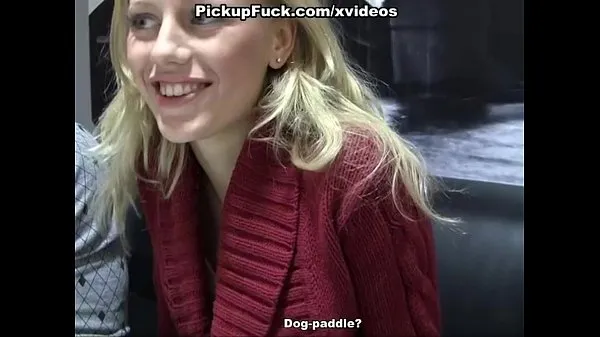 Klipy z disku HD Public fuck with a gorgeous blonde