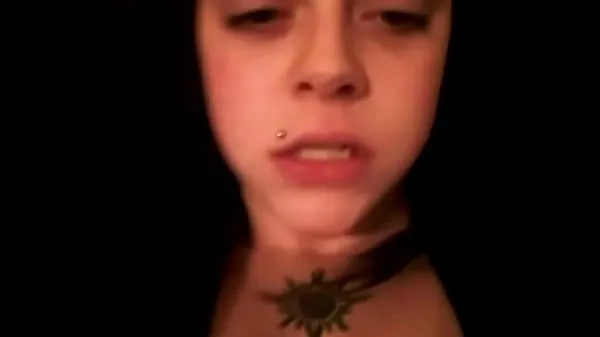 HD Chubby teen makes a video for her bf-enhetsklipp