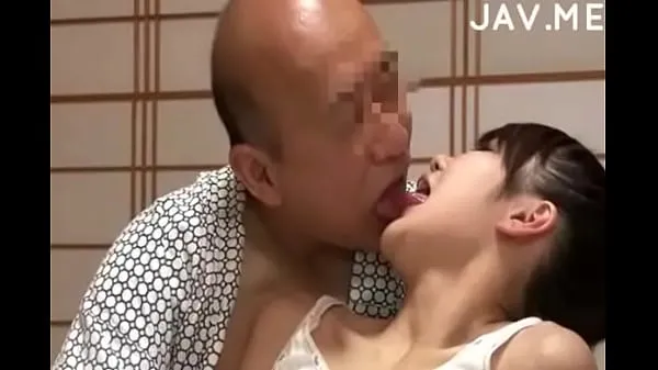 HD Delicious Japanese girl with natural tits surprises old man-enhetsklipp