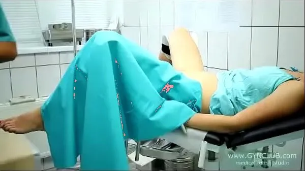 Κλιπ μονάδας δίσκου HD beautiful girl on a gynecological chair (33