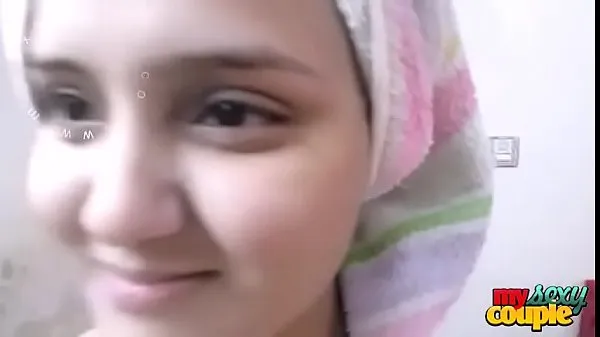 Dysk HD Indian Big boobs Bhabhi Sonia After Shower STRIPS for Husband Klipy