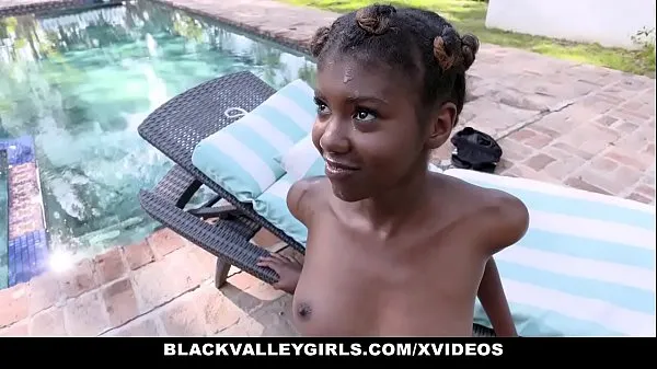 Klipy z disku HD BlackValleyGirls - Hot Ebony Teen (Daizy Cooper) Fucks Swim Coach