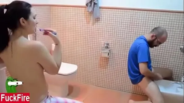 Klipy z disku HD US NRI fucked Indian hotel staff girl in bathroom