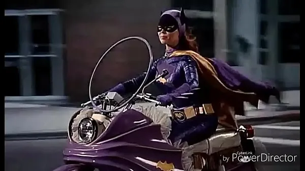 एचडी Batgirl Begins ड्राइव क्लिप्स