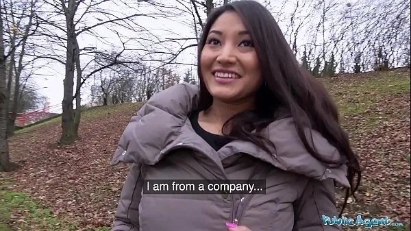 HD Public Agent Christina Miller Fucked by Big Cock in Woods 드라이브 클립