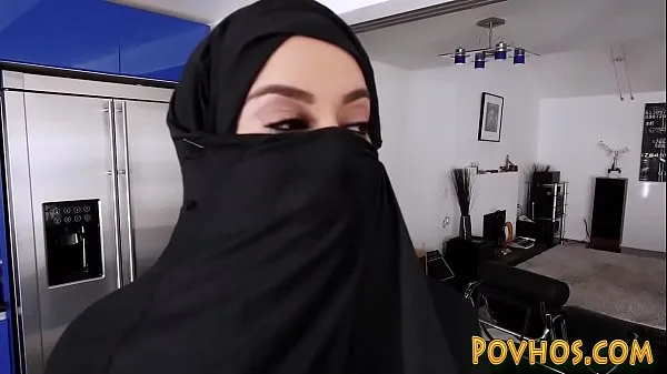 HD Muslim busty slut pov sucking and riding cock in burka-drevklip