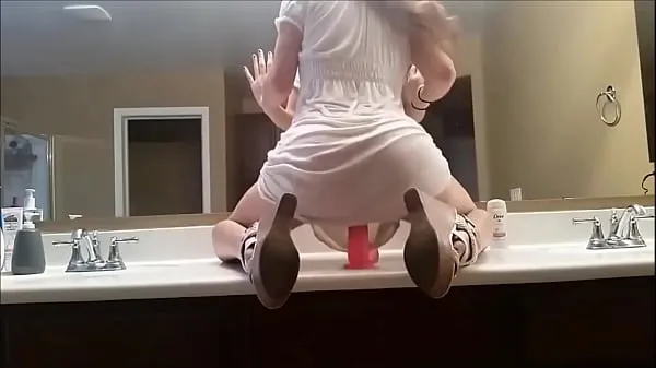 Klipy z jednotky HD Sexy Teen Riding Dildo In The Bathroom To Powerful Orgasm