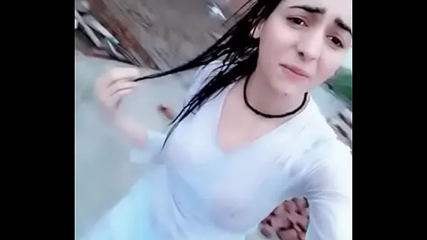 高清Kashmiri Girl Bathing驱动器剪辑