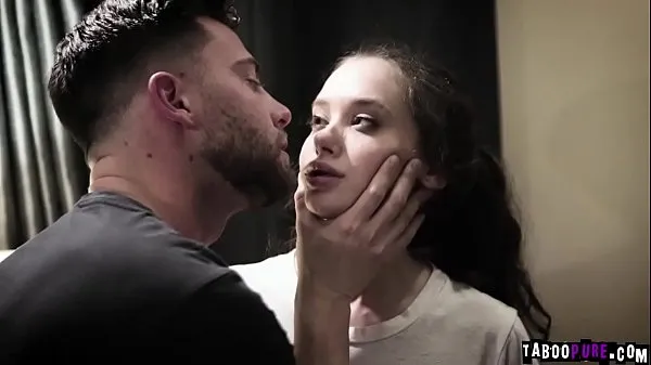 HD Teen Gia Paige is close to crying while she gets double penetrated sürücü Klipleri