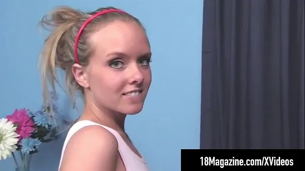 Κλιπ μονάδας δίσκου HD Busty Blonde Innocent Teen Brittany Strip Teases On Webcam