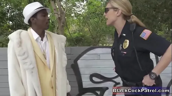 HD Black Street Pimp Fucked By White Female Cops As Punishment คลิปไดรฟ์