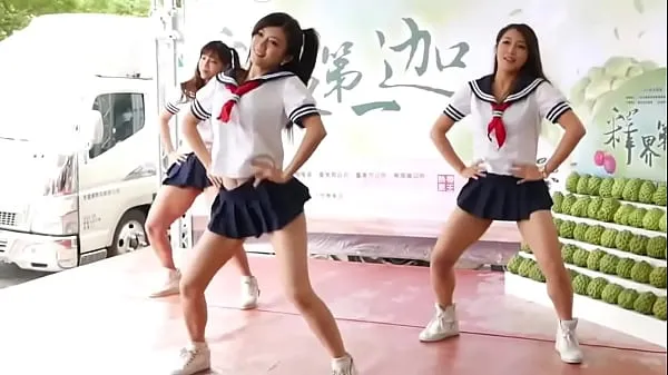 HD The classmate’s skirt was changed too short, and report to the training office after dancing คลิปไดรฟ์