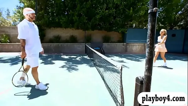 HD Huge boobs blondie banged after playing tennis outdoors-enhetsklipp