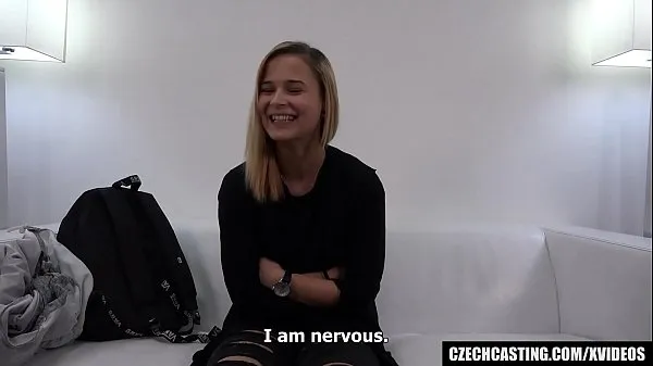 HD Lesbische Jungfrau Teen genießt DreierLaufwerksclips