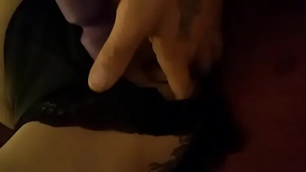HD Fingering my wife's wet pussy while she toys her clit-drevklip