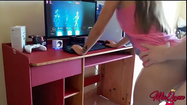 HD Amateur Gamer Girl fucked while plays Star Wars BF2 - Amateur Sex drive Clips