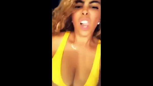 HD Arab girl looking for a cock on SNAP-enhetsklipp