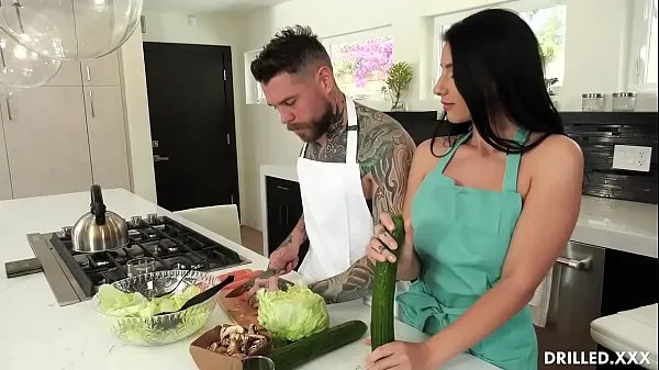 एचडी Nelly Kent was so horny that she made her man stop making a meal so she could get her sexual needs pleased by having her asshole fucked hard ड्राइव क्लिप्स