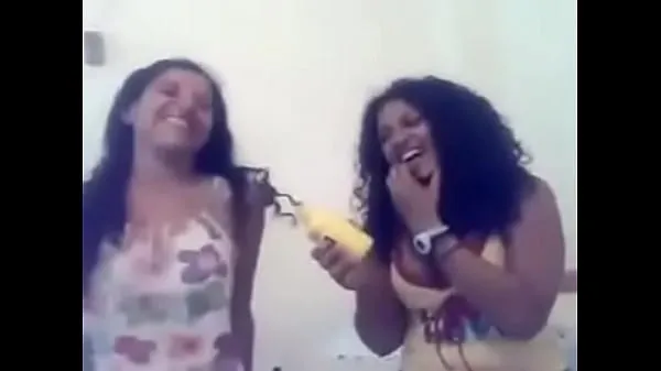 Klipy z jednotky HD Girls joking with each other and irritating words - Arab sex