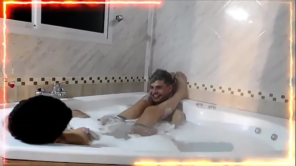 HD We finished recording and we continue filming the backstage of the rest in the jacuzzi, look how they wait to continue filming drive Clips