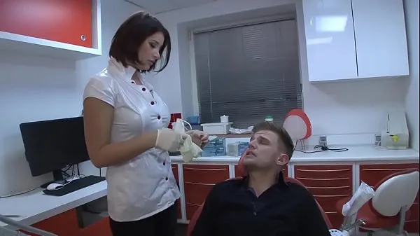 مقاطع محرك الأقراص عالية الدقة A young dentist, to give her pussy, to avoid the complaint of the customer to his boss