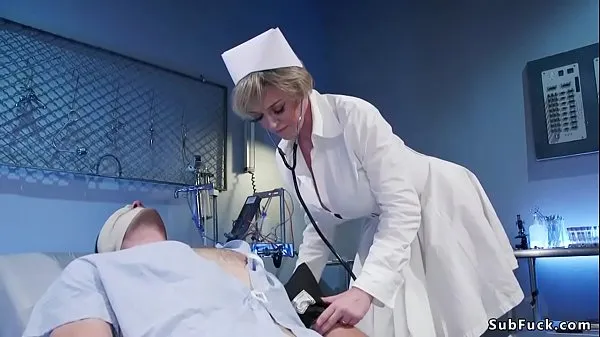 HD Busty Milf nurse dominates male patient ڈرائیو کلپس