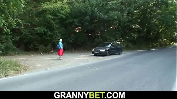 HD 70 years old granny sürücü Klipleri