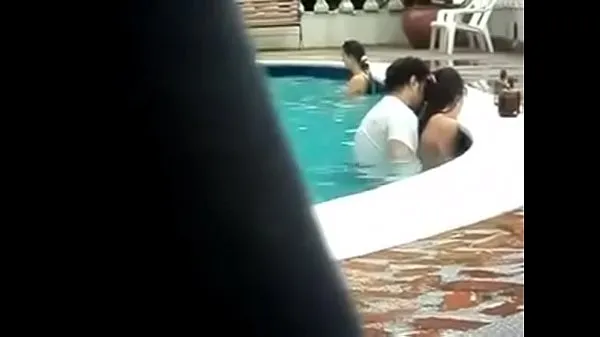 HD indian douctor fucking pussy in swiming pol-drevklip