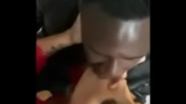 HD Interracial milf sexy kissing! Anyone know her name sürücü Klipleri