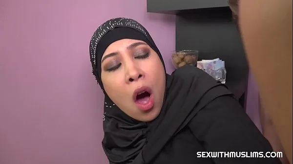 Κλιπ μονάδας δίσκου HD Hot muslim babe gets fucked hard