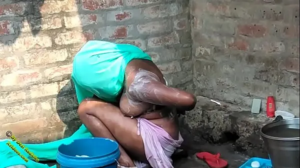 HD Indian Village Desi Bathing Video In Hindi Desi Radhika-enhetsklipp