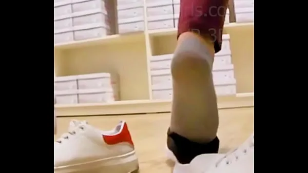 Clip ổ đĩa HD Shoeplay Girl trying the sneakers and her stinky sweaty dirty wet stinkysocks sweatysocks sweatyfeet stinkyshoes