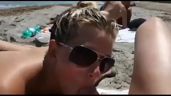 HD Witiet gives blowjob on beach for cum schijfclips