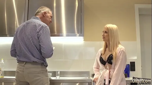 HD Blonde hot sex with old bald guy schijfclips