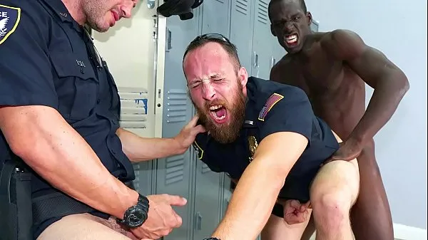 HD Two horny cops fucked by a black thug Klip pemacu