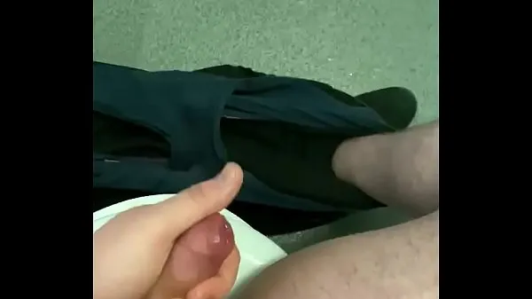 Klipy z jednotky HD Cruising in public bathroom wanking my hard cock with big cumshot