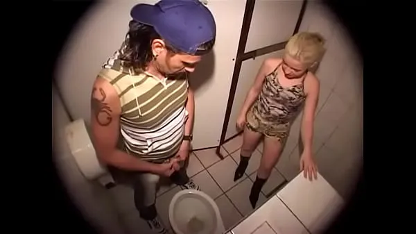 HD Pervertium - Young Piss Slut Loves Her Favorite Toilet-stasjonsklipp