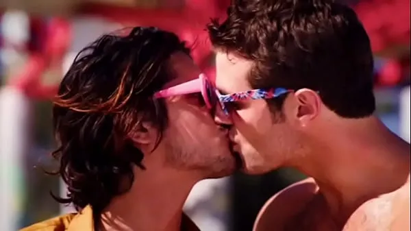 HD Gay Kiss from Mainstream Television-stasjonsklipp