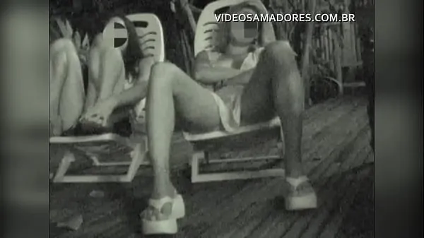 HD Girls get half naked on video recorded by a friend-stasjonsklipp