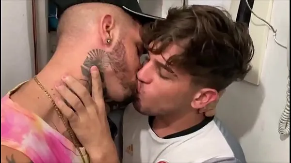 HD FLAKAEL KISSING HOT YOUR FRIEND TATTOOED AND MORE, YOUR FRIEND WAS Caught BY SURPRISE AND WINS BREAKFAST IN THE RESANHA คลิปไดรฟ์