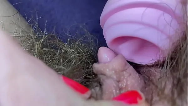 高清Testing Pussy licking clit licker toy big clitoris hairy pussy in extreme closeup masturbation驱动器剪辑