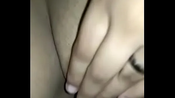 مقاطع محرك الأقراص عالية الدقة Indian beautiful girl fingering her shaved pussy