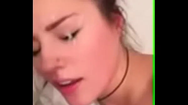 Klipy z jednotky HD UK Teen Takes A Load On Her Face