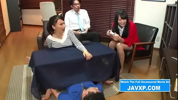 HD JAV S. Fucking Mom under Table on Game Night schijfclips